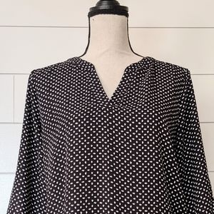 Black and white high/low blouse with 3/4 sleeves